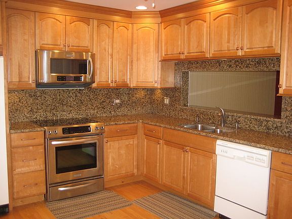 5th image of 1034 Dartmouth Dr