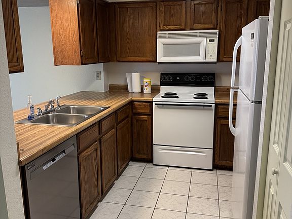 4th image of 6734 Yarrow St