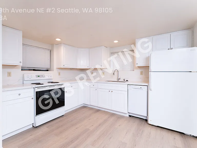 5302 9th Ave NE #2 — Photo 6