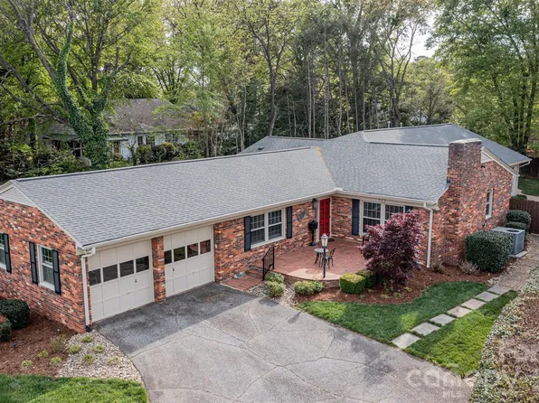 923 1st St NE, Hickory, NC 28601