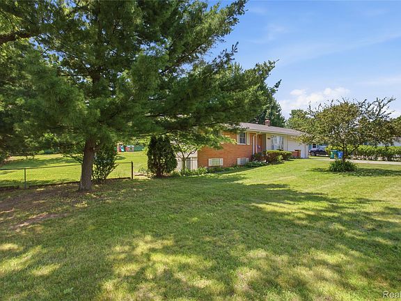 4th image of 1517 Oakley Park Rd