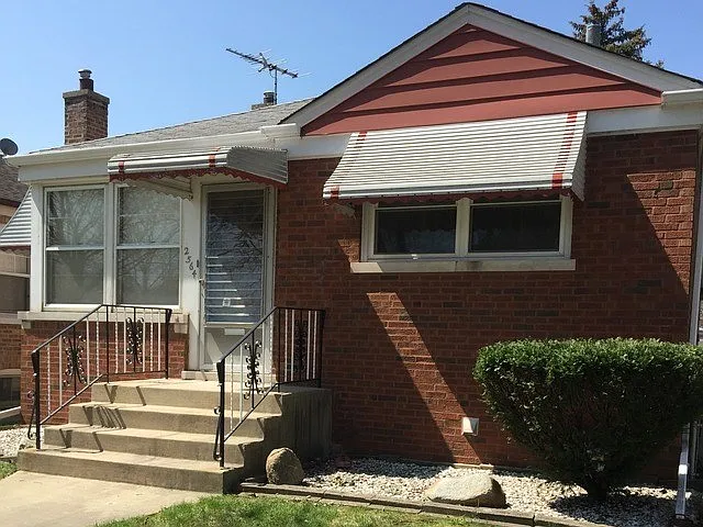 2564 Maple St photo 1