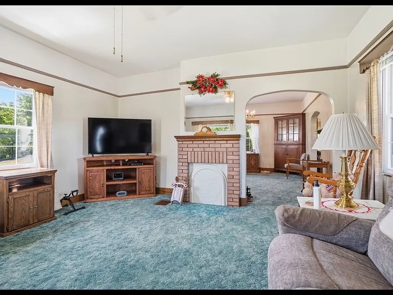 139 Springdale Rd — Photo 6