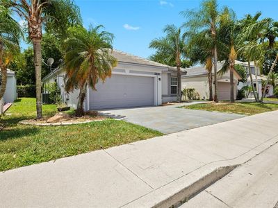 2661 Lake Park Cir W, Davie, FL, 33328