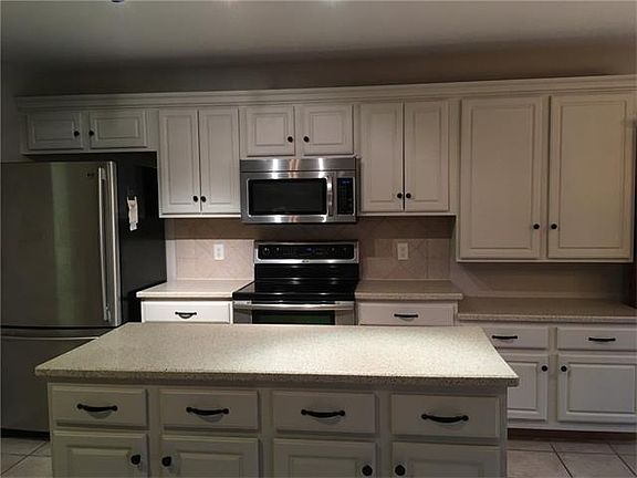 3rd image of 107 Fairway Ct