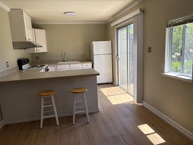 Kitchen. Bar stools included.