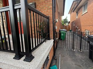 759 Bloor St, Mississauga, ON L4Y 2M7