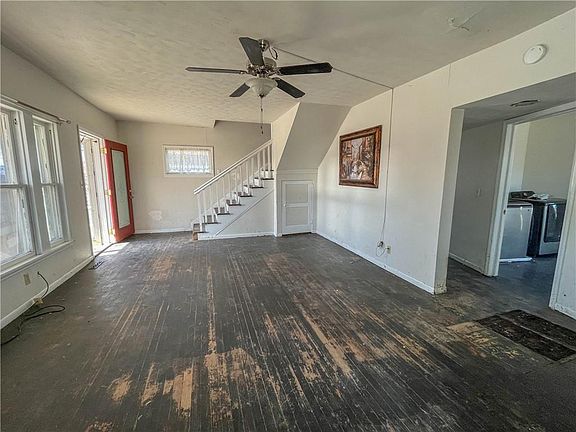 3rd image of 703 E 7th St