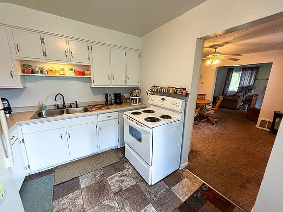 5th image of 404 E Iron St