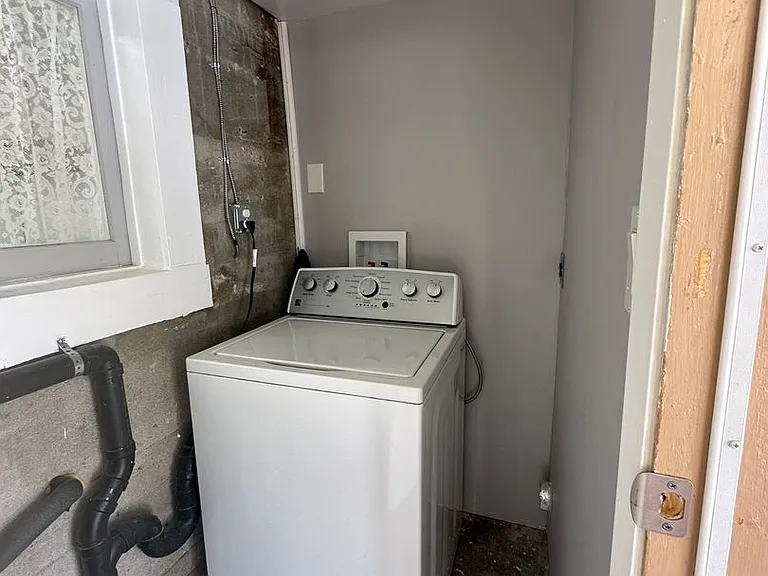 637 Schley St — Photo 15