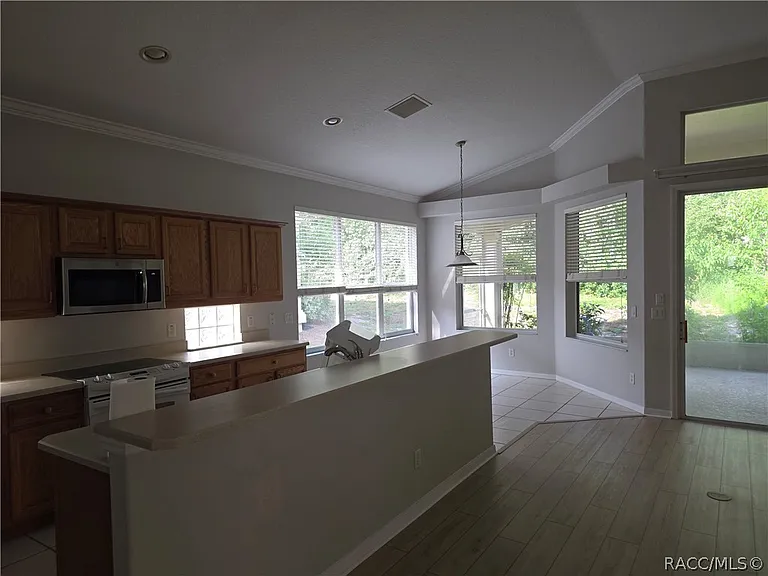 1641 N Shadowview Path — Photo 15