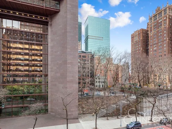 320 East 42nd Street image 1 of 6