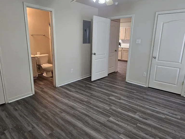 418-D Brittney 8 master bdrm (4)_08042026