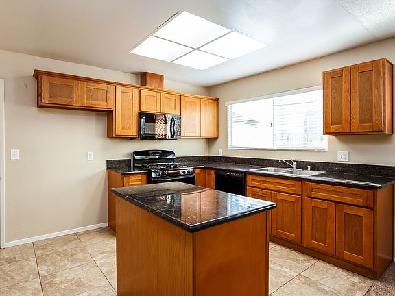 5th image of 101 Santana Dr