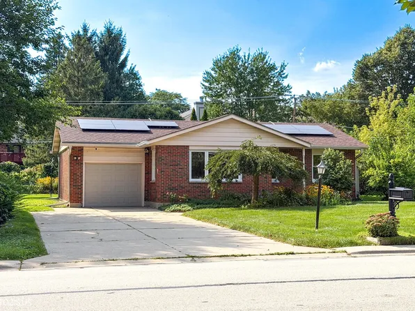 722 N Stephen Dr, Palatine, IL 60067