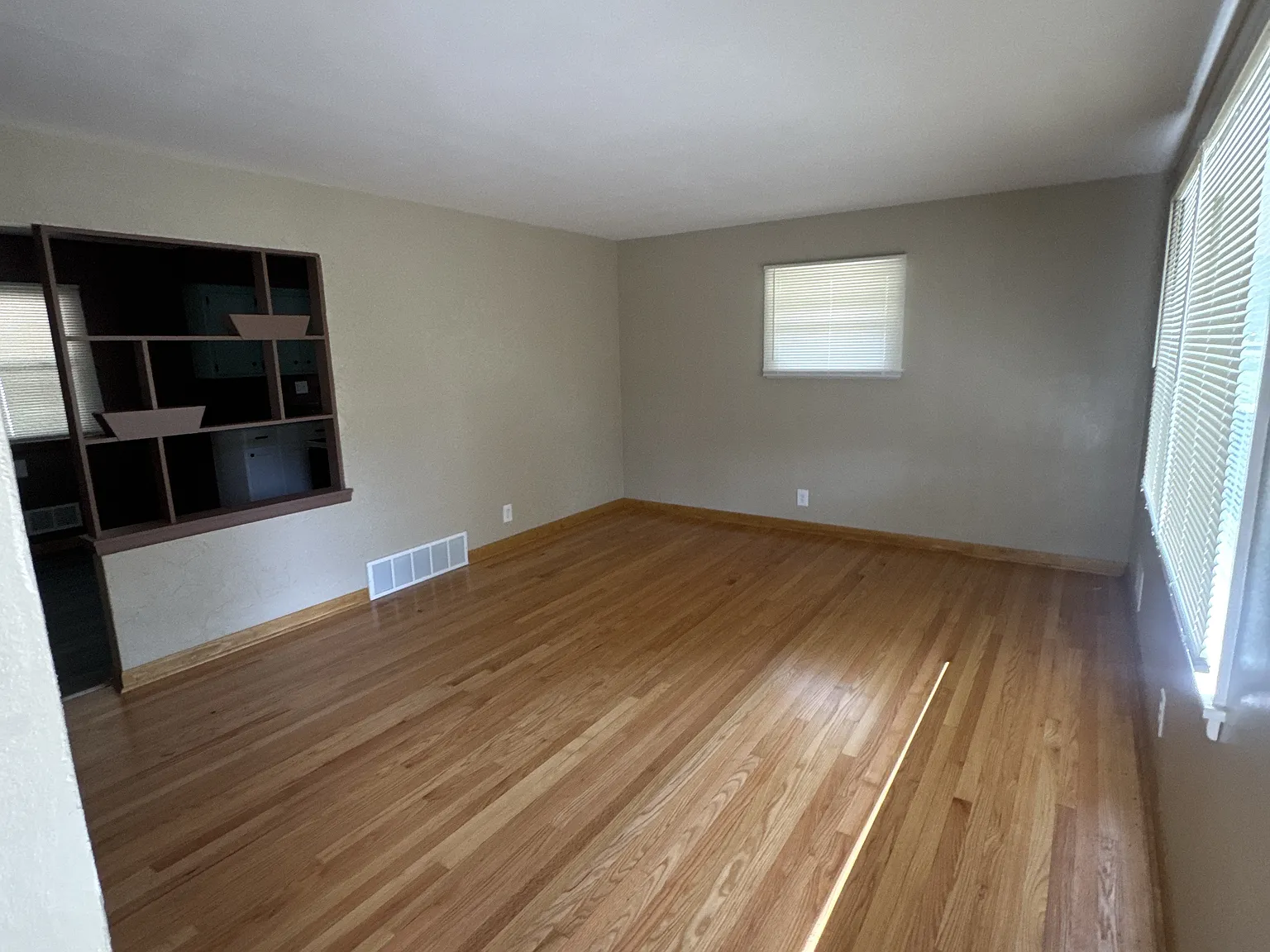 3 bed, 1060 sqft, $1,800 — Photo 3