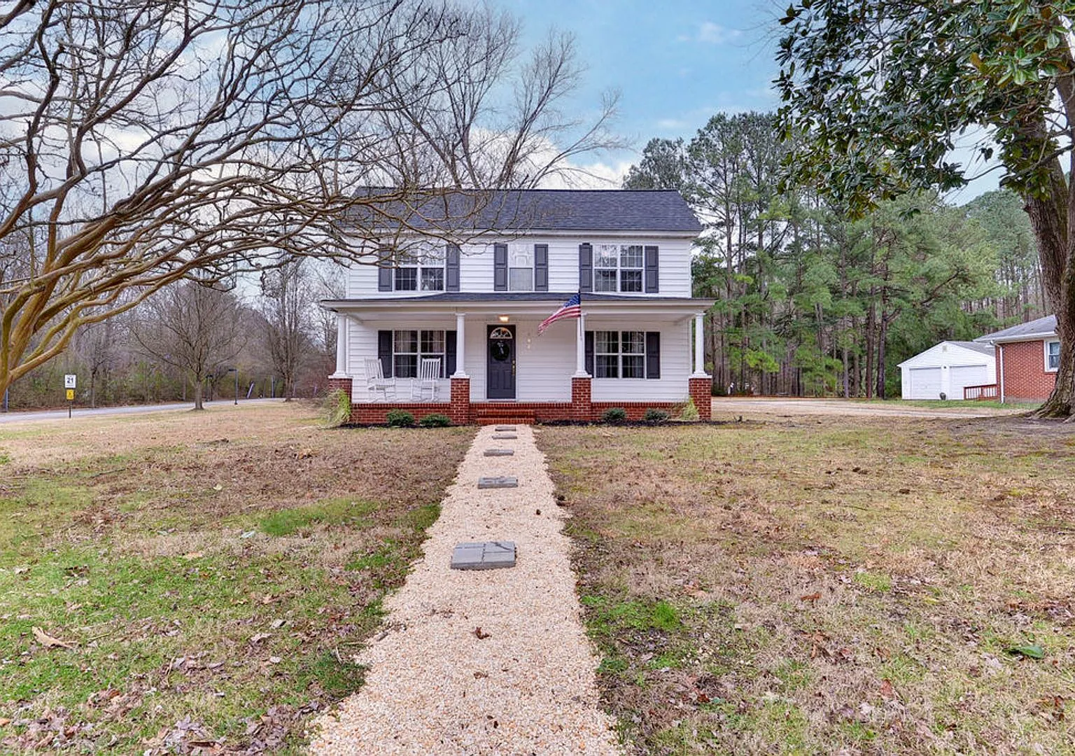 Renovated historic farmhouse in Yorktown — Photo 1