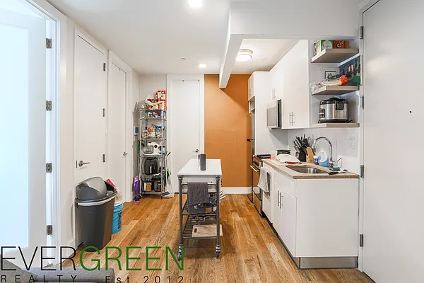 Rented by Pinn Realty | media 8