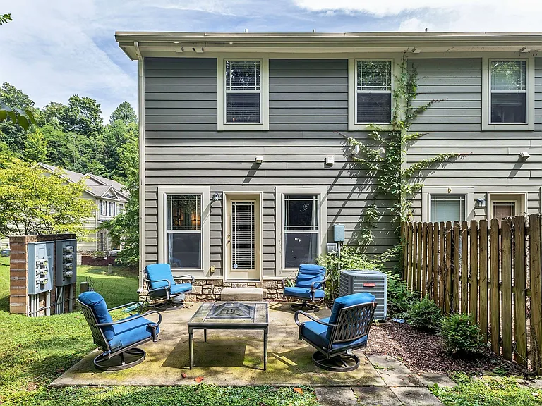 1077 Woodbury Falls Dr — Photo 27