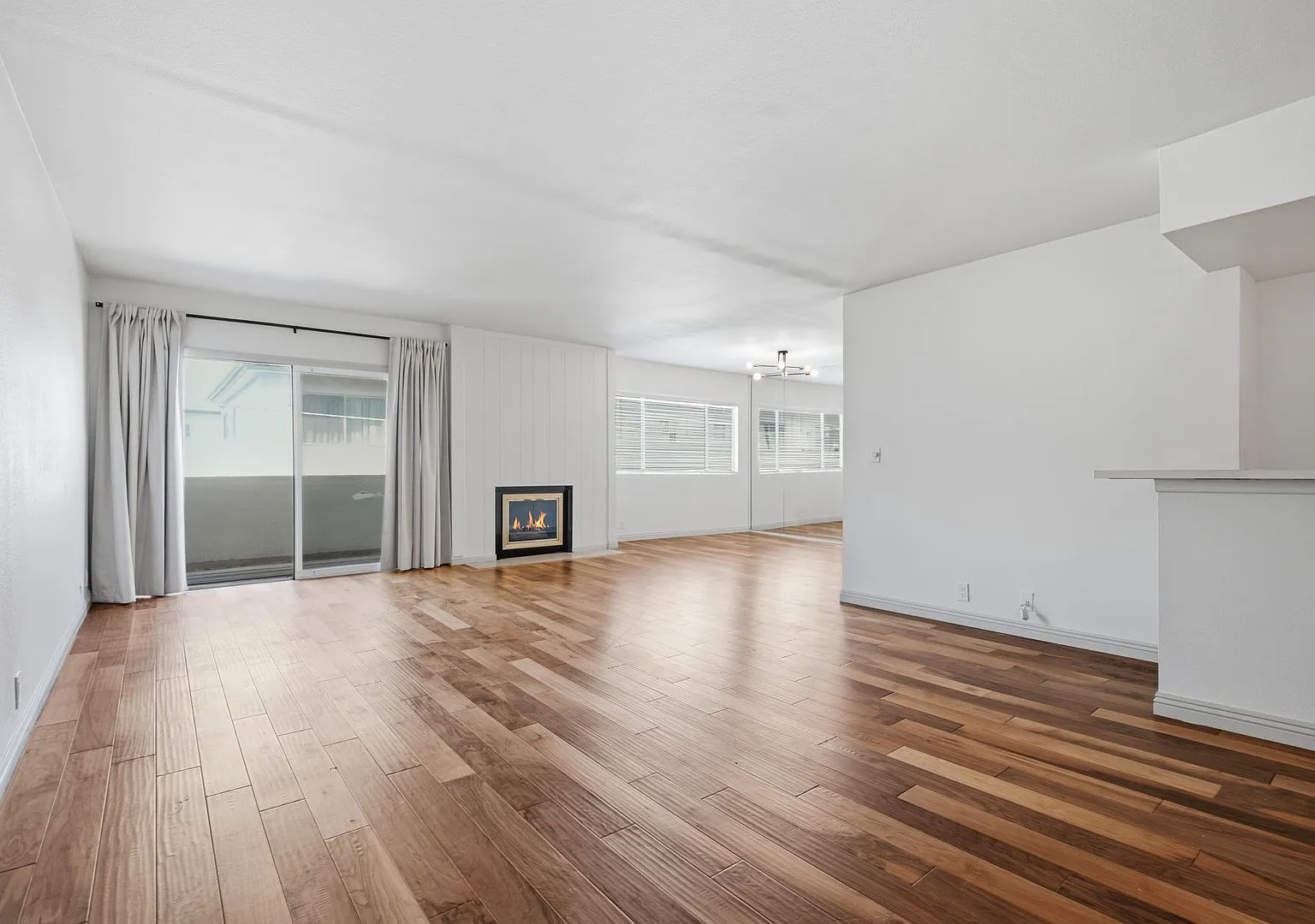 Prime L.A. Location Steps from Beverly Hills | 2 BR / 2.5 BA Home-Like Condo — Photo 3