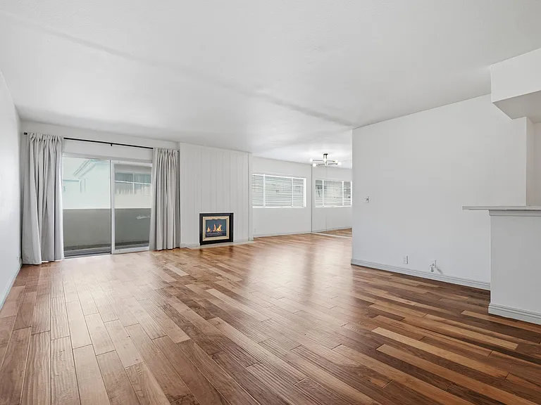 853 S Le Doux Rd #202 — Photo 3
