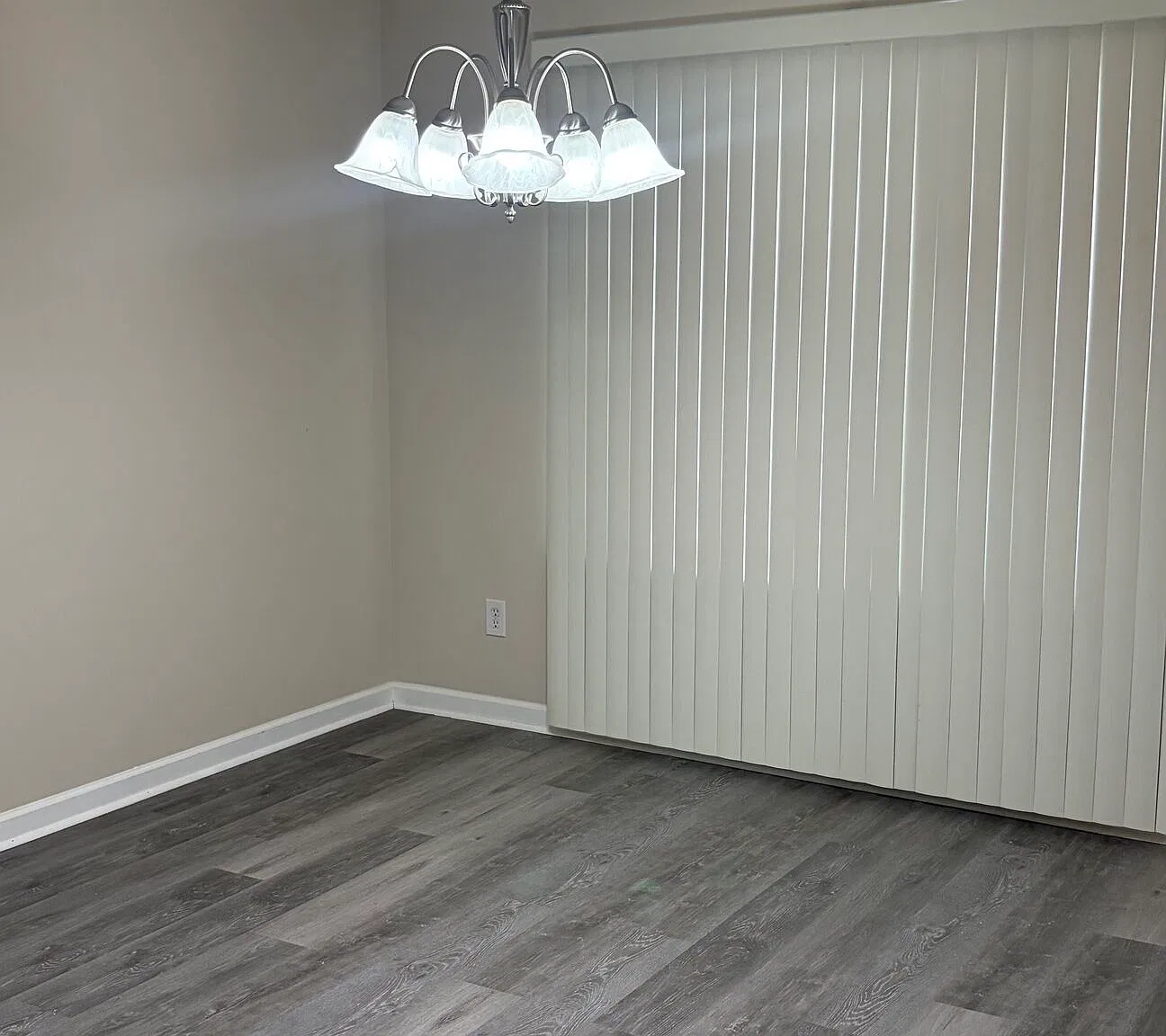 4 bed, 2.0 bath, 2096 sqft, $2,200 — Photo 3