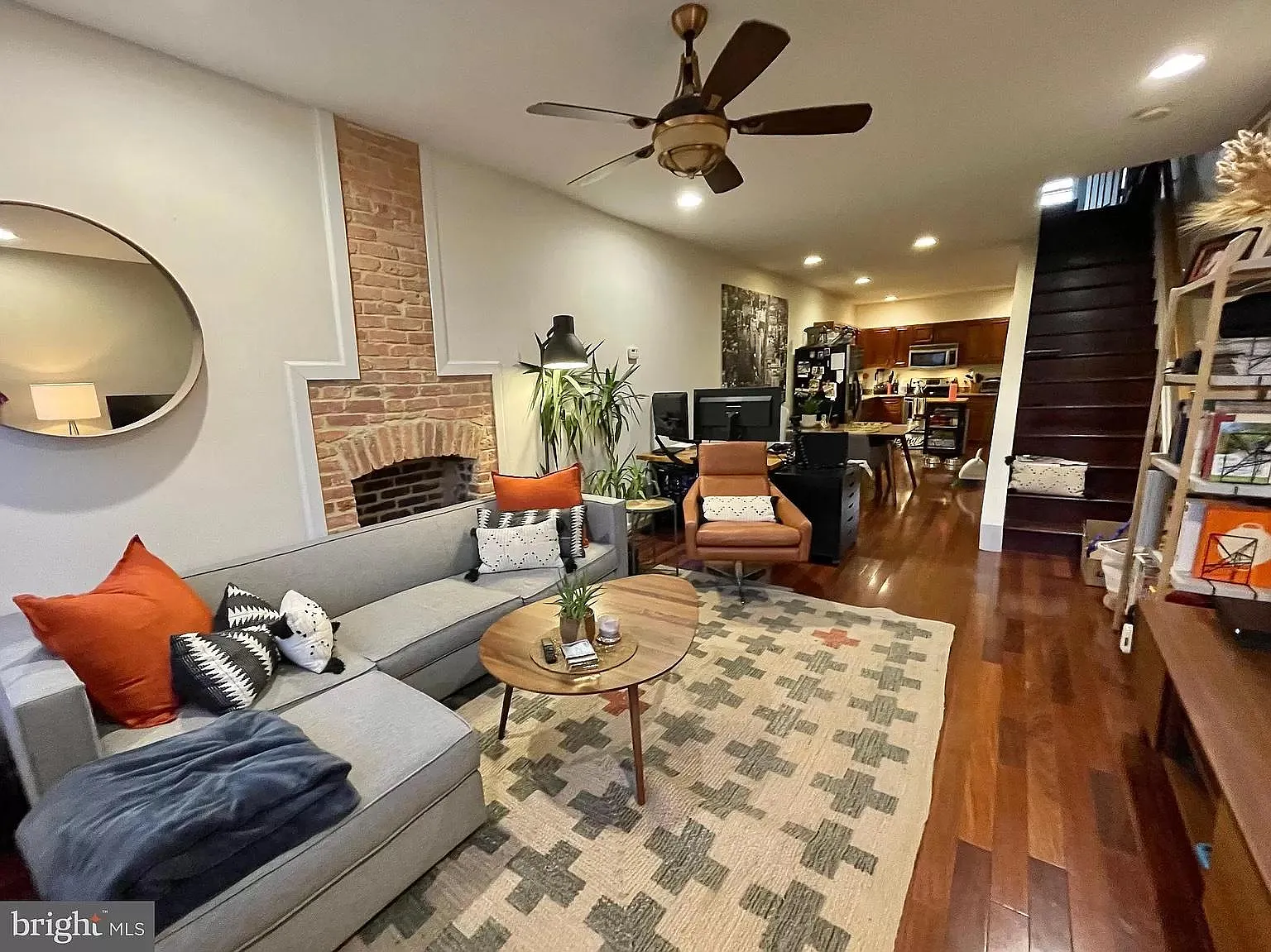 2 bed, 2.5 bath, 1232 sqft, $2,350 — Photo 2
