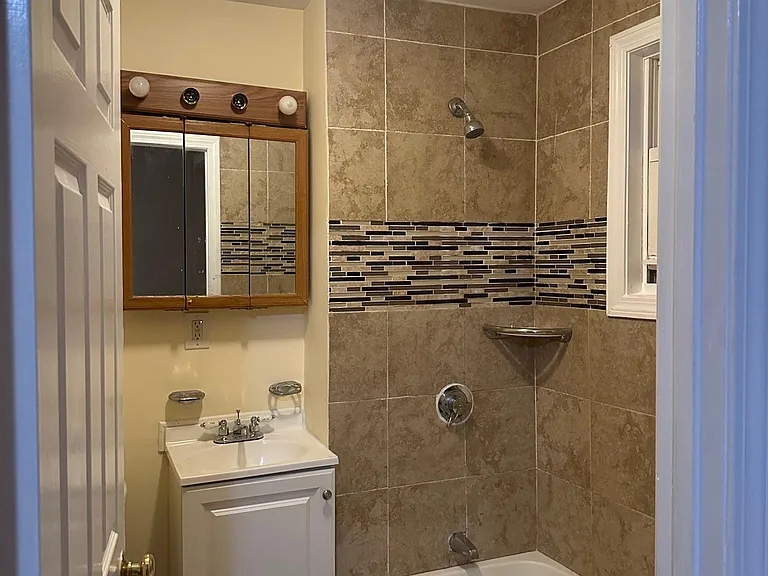 1198 N Main St #1 — Photo 9