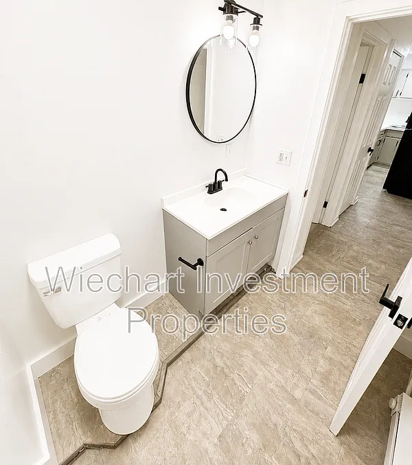 2 bed, 1.0 bath, $895 — Photo 2