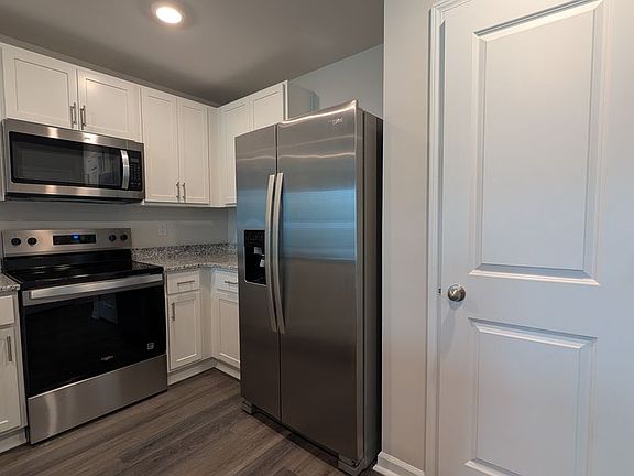 5th image of 636 Golden Resin Rd