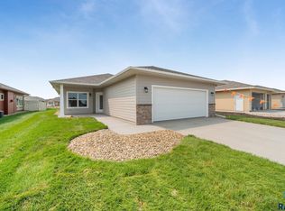 8705 W Windmill Ridge St, Sioux Falls, SD 57106