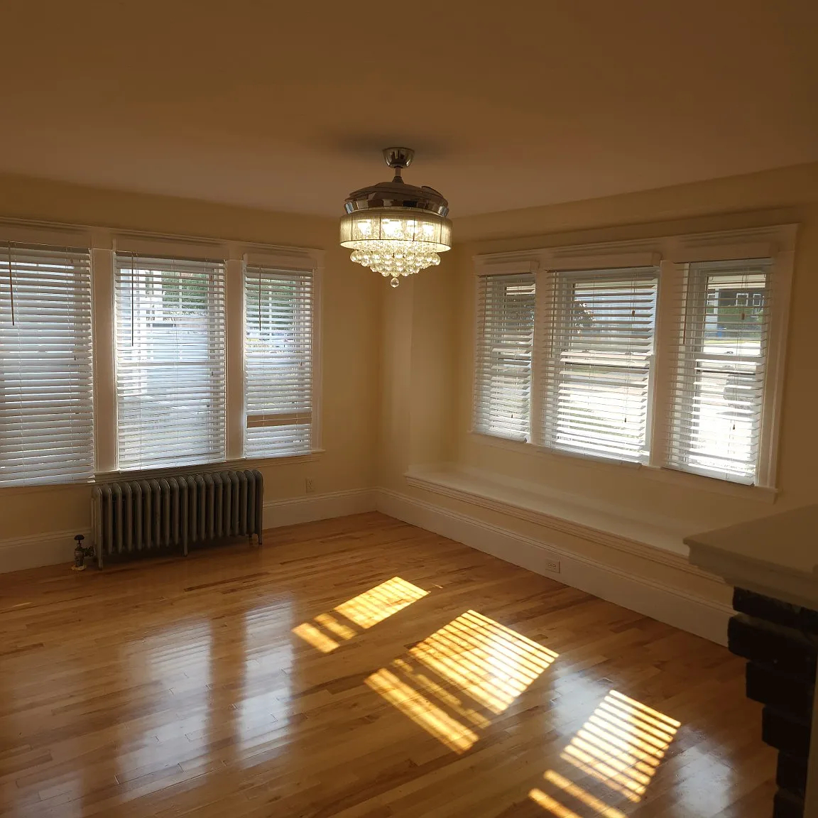 3 bed, 1.5 bath, 2882 sqft, $2,895 — Photo 2