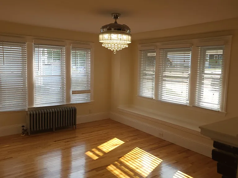 63 Howland Ter — Photo 2