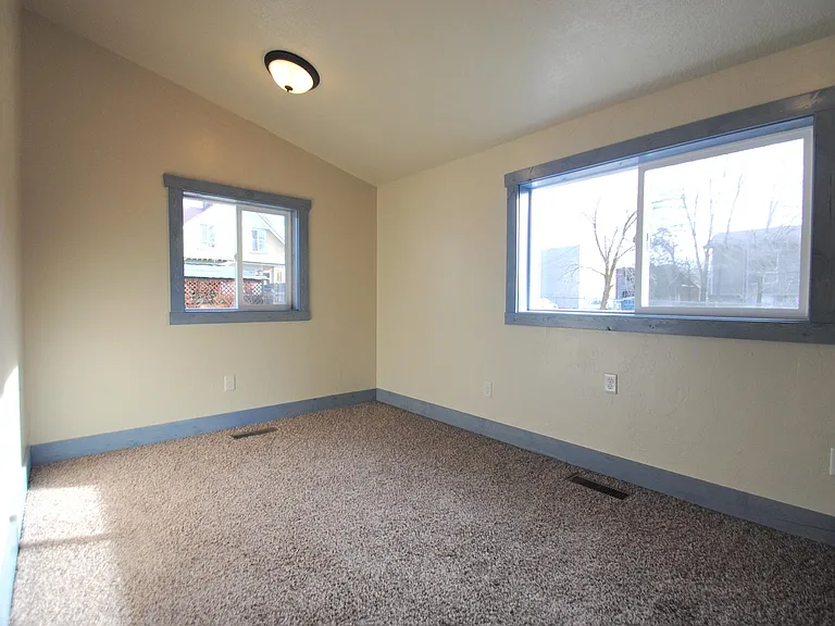 230 W 100 N — Photo 8