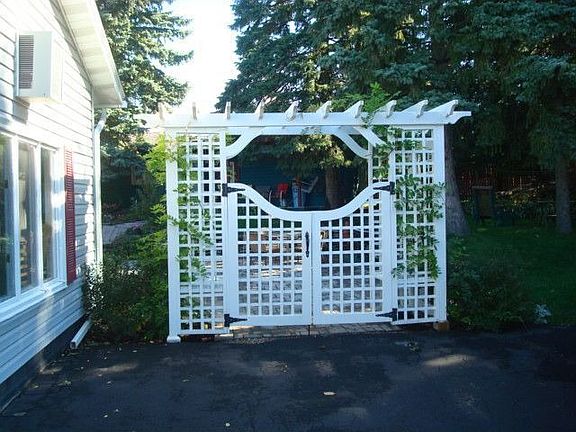 2nd image of 244 Ontario Dr N