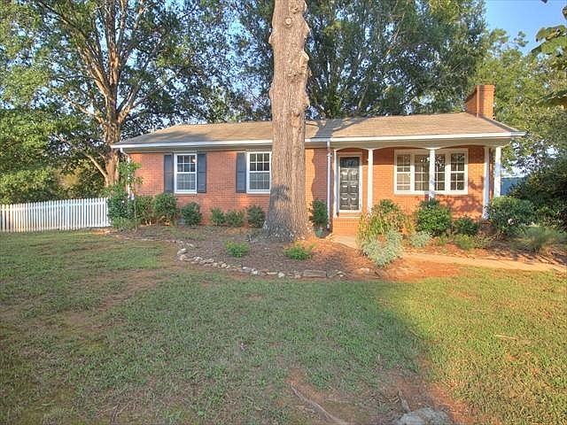 1st image of 104 Lakeshore Dr