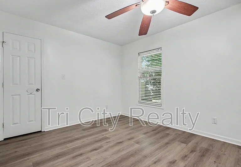 150 Chase Ct — Photo 36