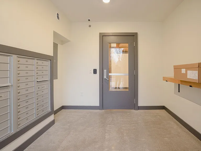 476 Taylor Apartments — Photo 9