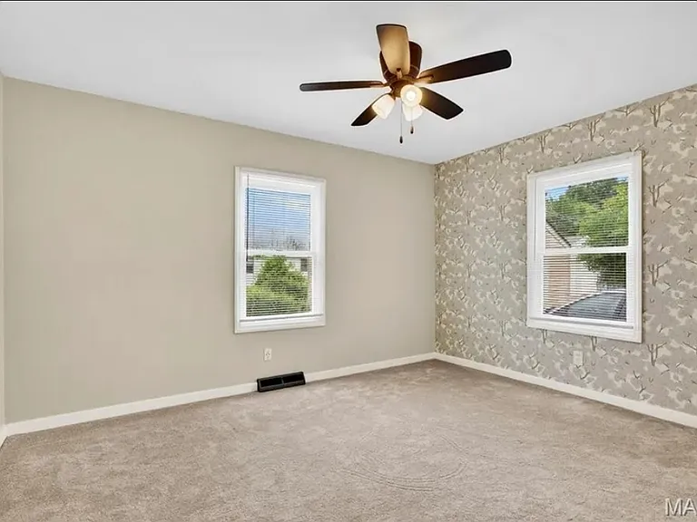 1033 Perry St — Photo 12