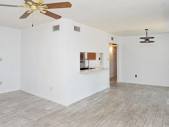 5th image of 95 E Villas Cir