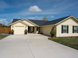 2045 NW Oak Ave, Redmond, OR