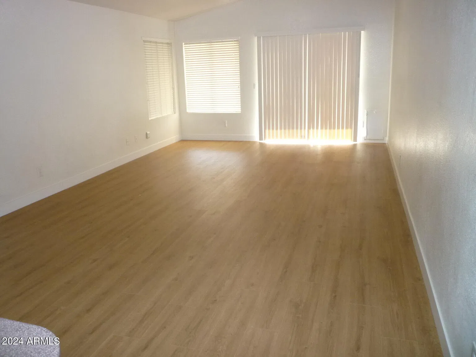 3 bed, 2.0 bath, 1640 sqft, $2,200 — Photo 3