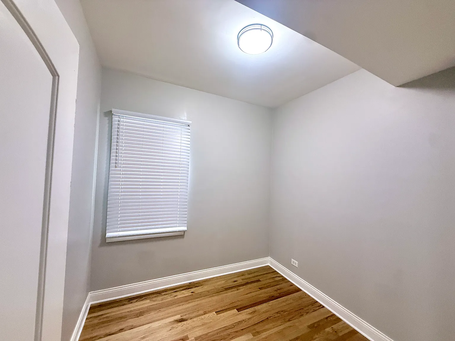 5 bed, 1083 sqft, $2,400 — Photo 4