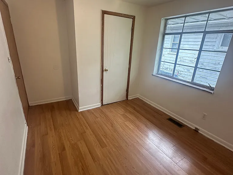910 Windsor Ave #912 — Photo 6