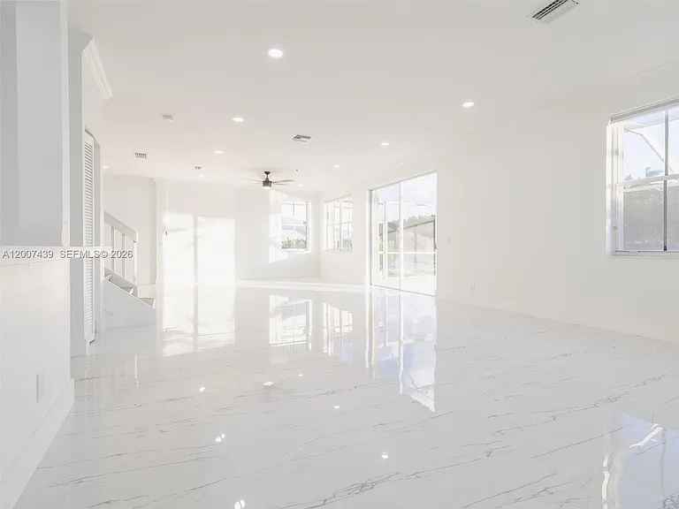 801 Tanglewood Cir — Photo 13