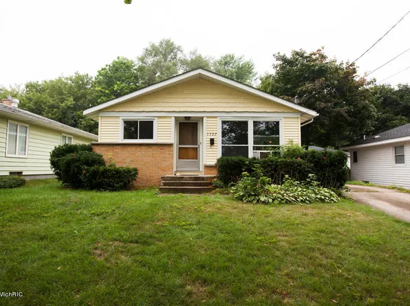 1527 Emerson Ave NW, Grand Rapids, MI 49504
