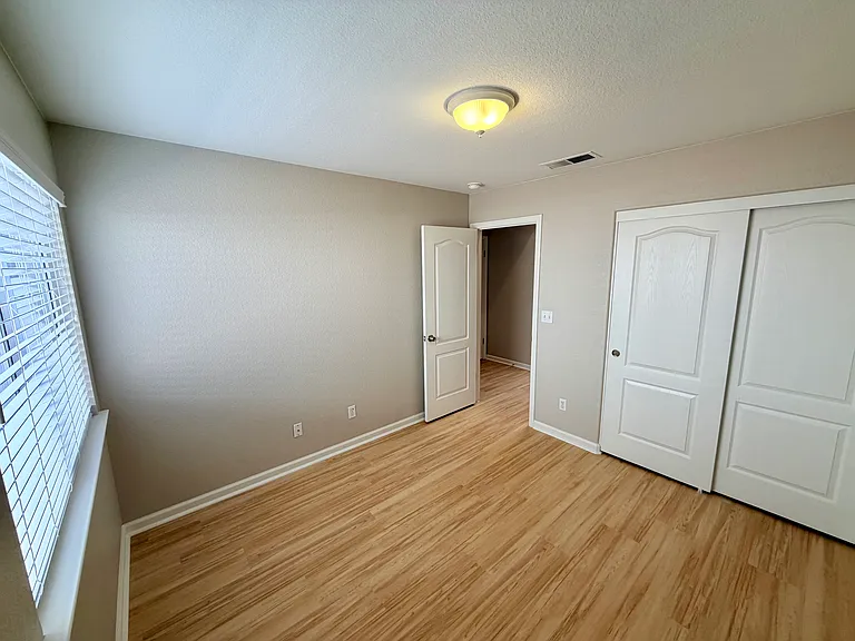 2295 E Niles Ave — Photo 10
