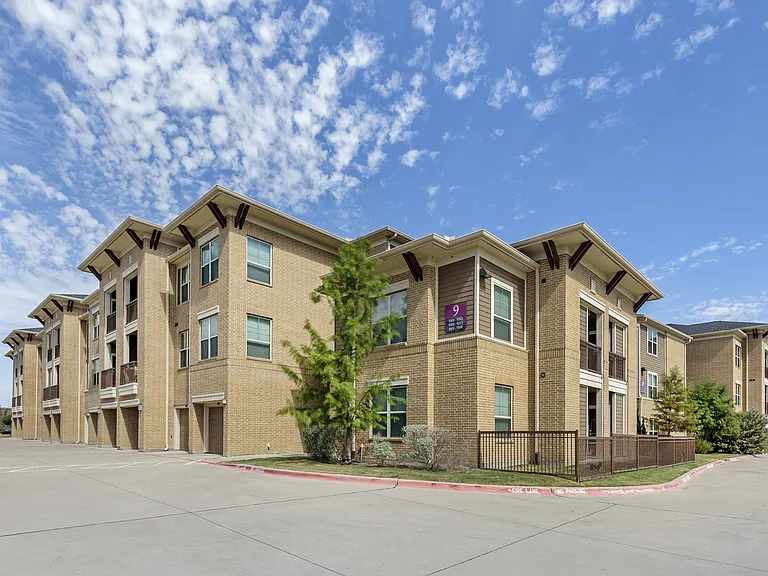 Mansfield on the Green Apartments — Photo 4