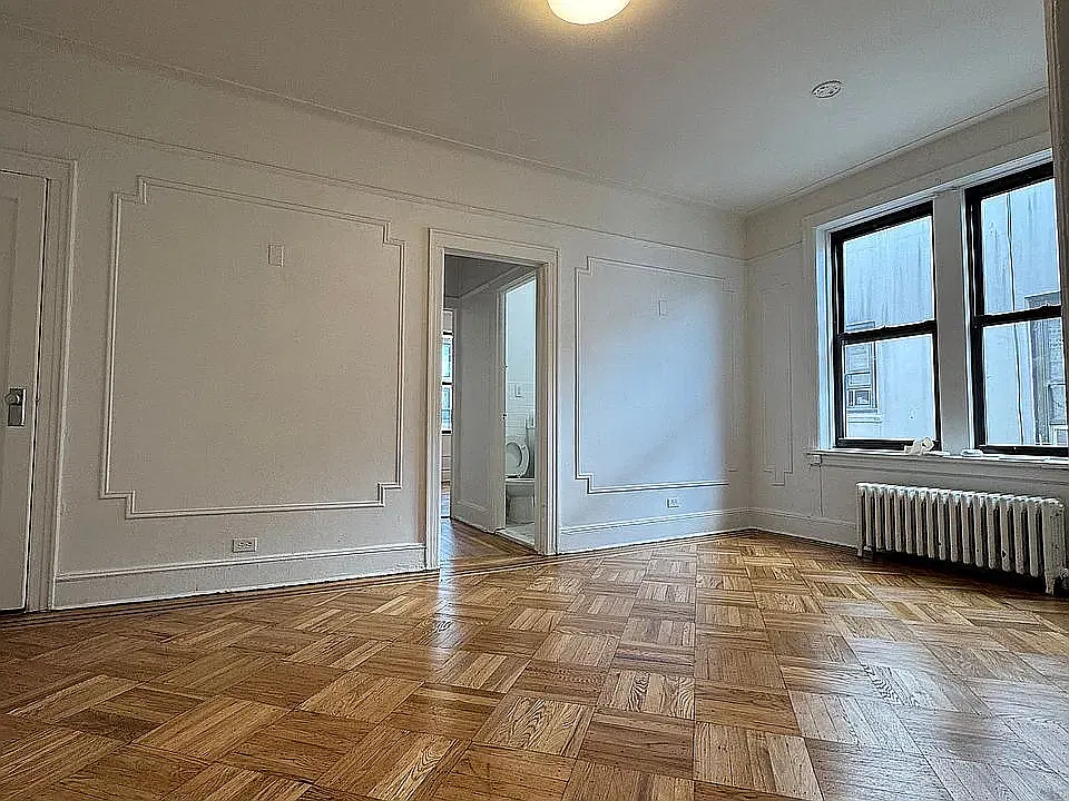 35-40 29th Street — Photo 1