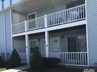 32 Fairview Cir, Middle Island, NY 11953